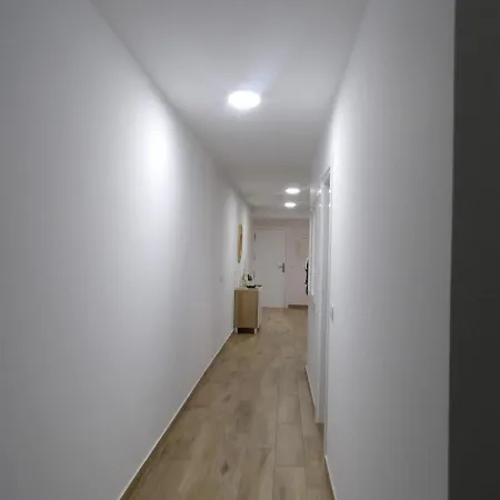 Gloria Apartment *