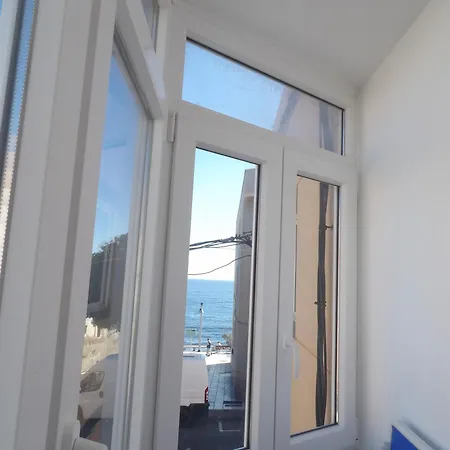 Gloria Apartment *