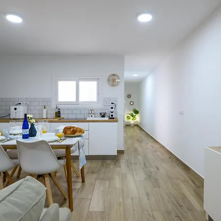 Gloria Apartment *